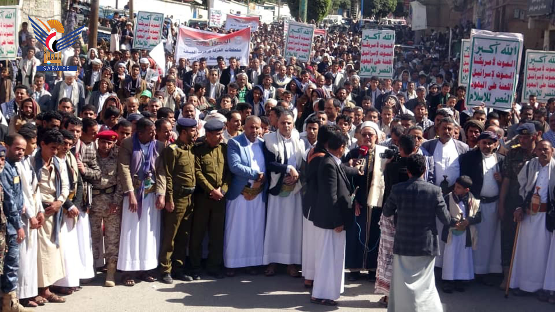 مسيرات جماهيرية حاشدة في حجة تحت شعار "الحصار حرب" 